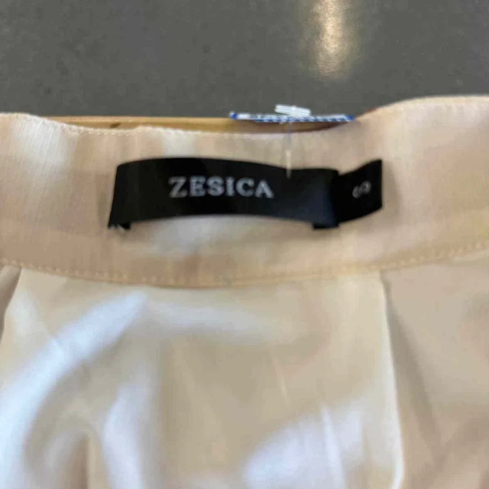 Zesica Size S White Button Down Shirt - Picture 3 of 4